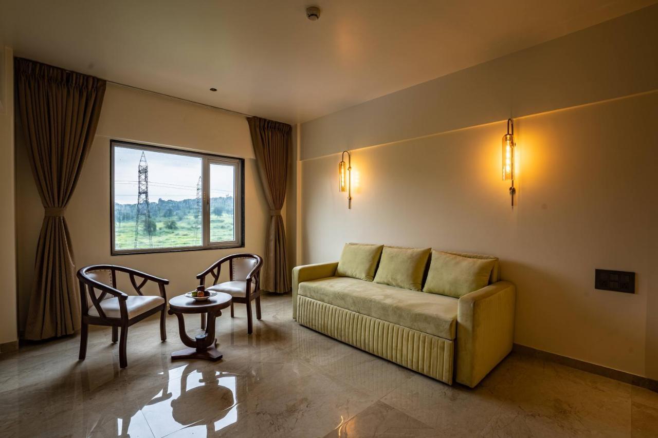 Mastiff Grand The Sia Palace Suites & Banquets, Khopoli, Near Imagica Εξωτερικό φωτογραφία