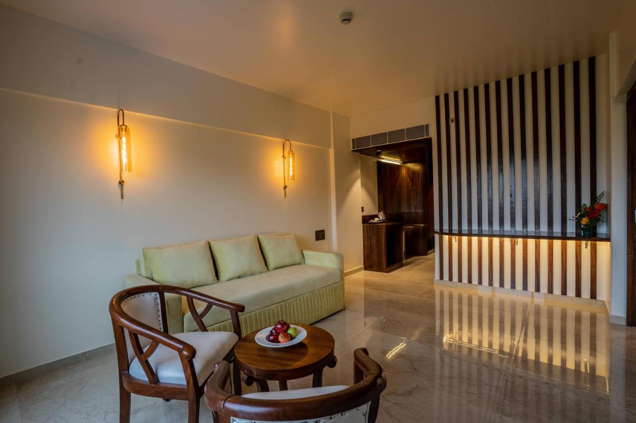 Mastiff Grand The Sia Palace Suites & Banquets, Khopoli, Near Imagica Εξωτερικό φωτογραφία