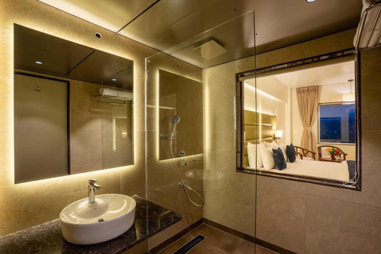 Mastiff Grand The Sia Palace Suites & Banquets, Khopoli, Near Imagica Εξωτερικό φωτογραφία