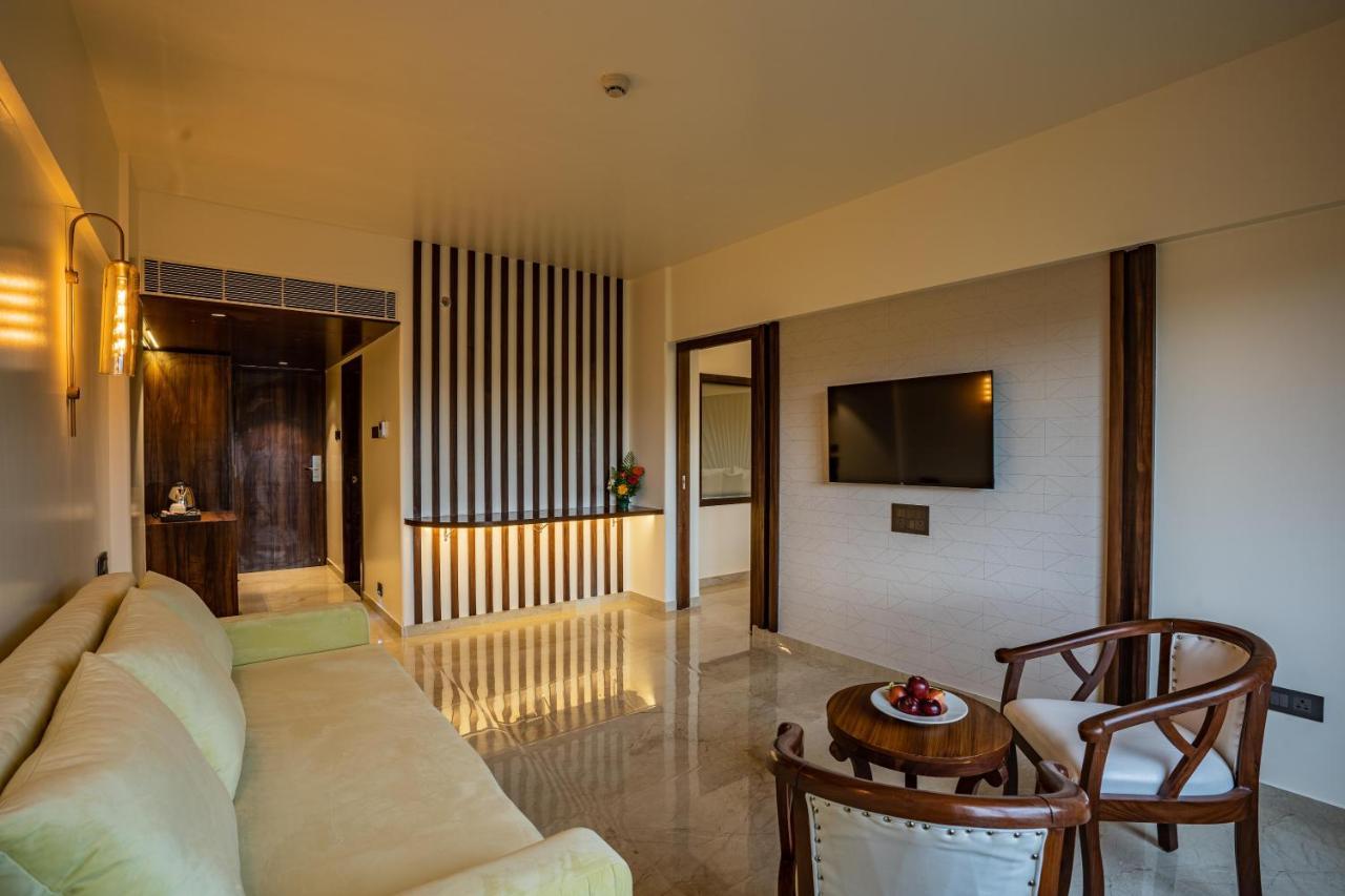 Mastiff Grand The Sia Palace Suites & Banquets, Khopoli, Near Imagica Εξωτερικό φωτογραφία