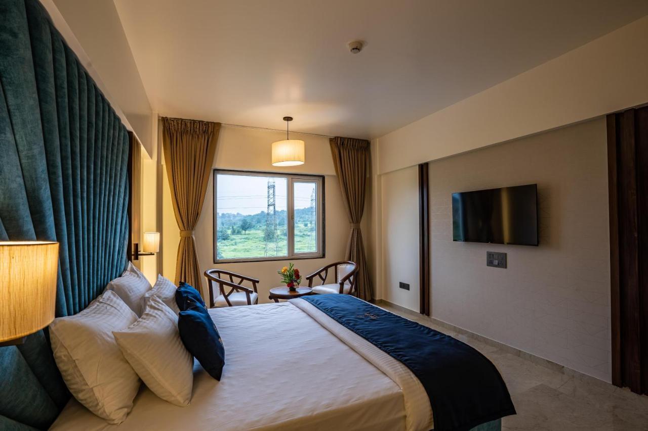 Mastiff Grand The Sia Palace Suites & Banquets, Khopoli, Near Imagica Εξωτερικό φωτογραφία